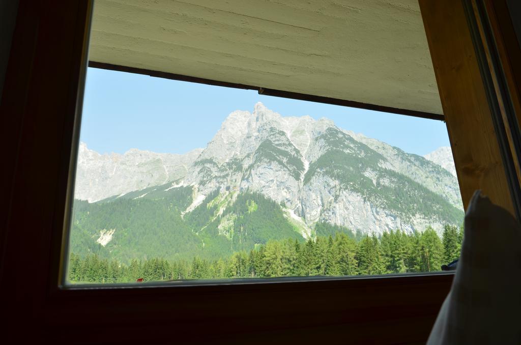 Landhaus Ahrn Leutasch Szoba fotó